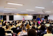 Madre de Deus: Alunos participam de aula inaugural do curso Pré-Enem