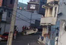 Candeias: Motorista perde controle e capota veículo no centro da cidade