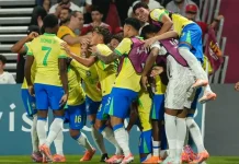 Brasil vence Marrocos com gol nos acréscimos e garante vaga na semifinal do Mundial Sub-17